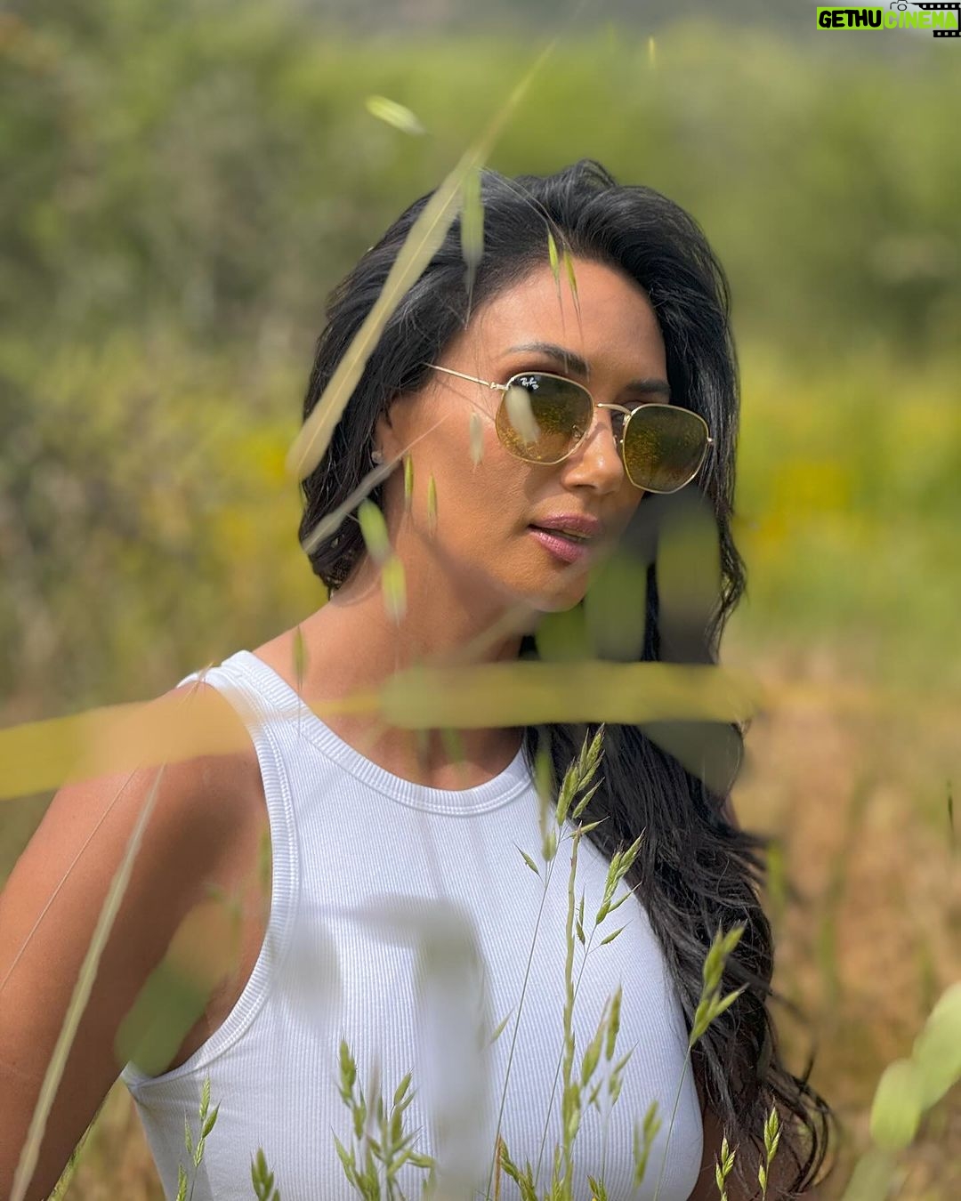 Pamela Díaz Instagram - Del otro día grabando para @compratuparcela 🌾 que lindo día nos tocó!!! ⛅️