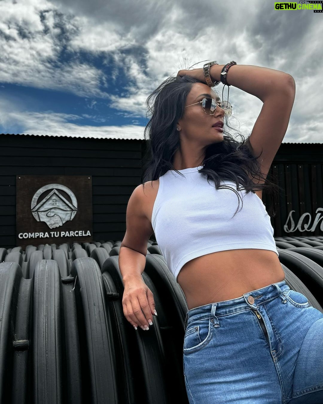 Pamela Díaz Instagram - Del otro día grabando para @compratuparcela 🌾 que lindo día nos tocó!!! ⛅️