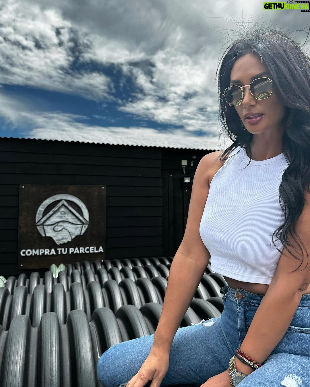 Pamela Díaz Instagram - Del otro día grabando para @compratuparcela 🌾 que lindo día nos tocó!!! ⛅️