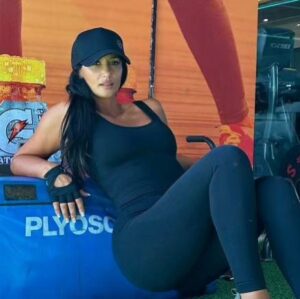 Pamela Díaz Instagram - Hola People volví a la realidad a entrenar para ser mejor persona 😂. 
Gracias People 💋 
Y @tierrabrava13 por dejarme ser .😘 @canal13cl