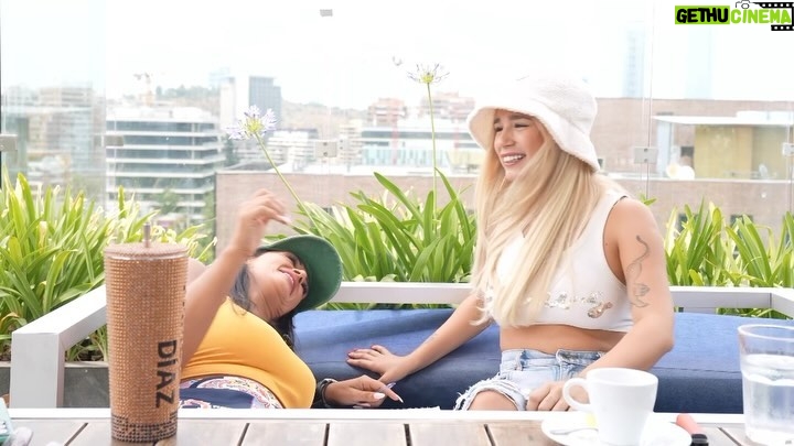 Pamela Díaz Instagram - People!!!!!! Hoy a las 13:00hrs tenemos nuevo #SinEditar con @__guaren 😂😂😂😂 jajajjajaja. Esta niña no está bieeeeen ajjajajajjaja ajajjajajajjaj. Vayan a mi canal de Youtubeeee! Gracias a @bamers.cl @noihotels @juegaenlineachile