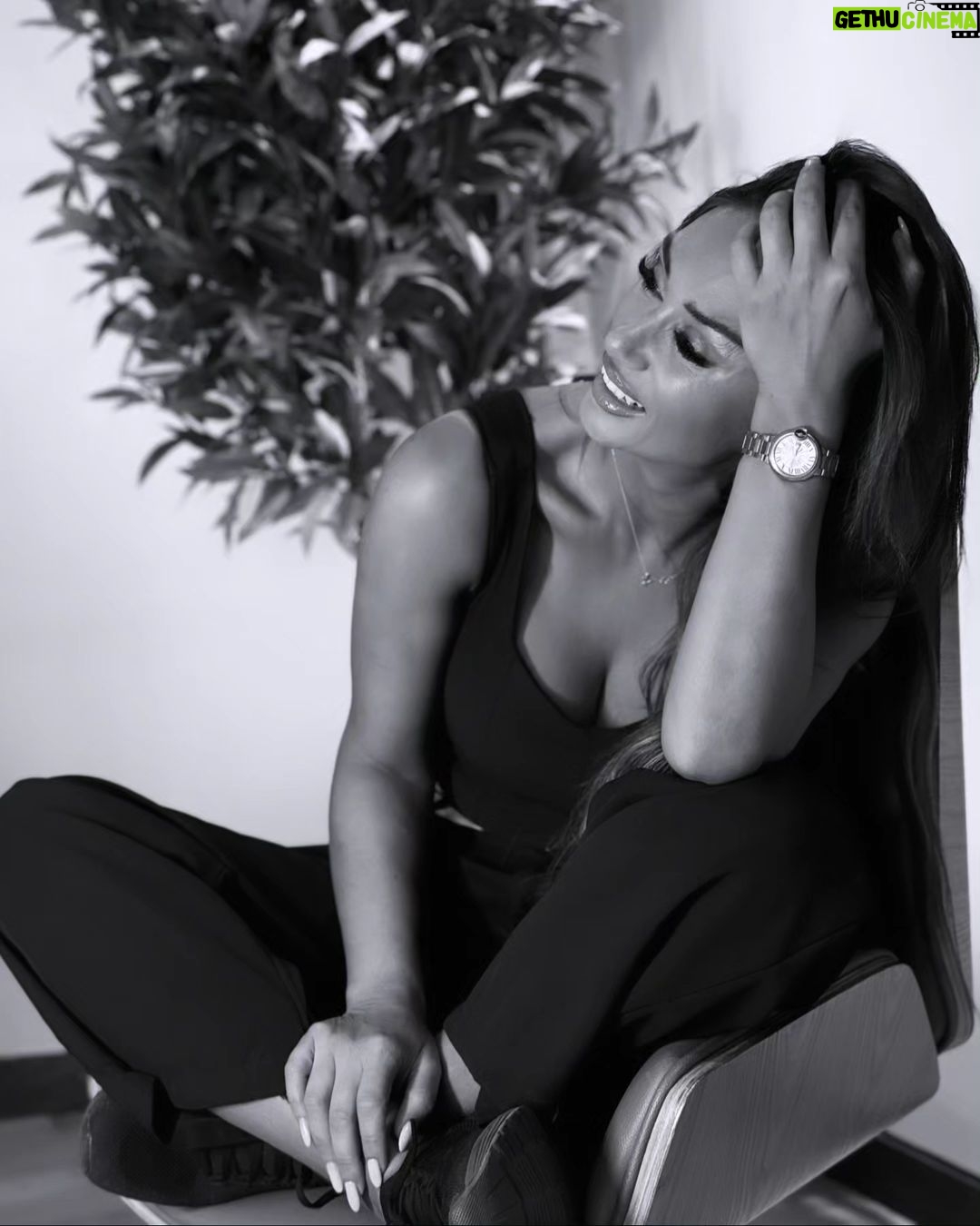 Pamela Díaz Instagram - MUJERONAS 💋♥️ Debería ser feriado hoy por nosotras o no? 🤔 Así para ir a un bar y hacer un salud por todas nosotras que somos súper luchadoras ✊ El otro año deberia hacer una fiesta para nosotras, se suman ?