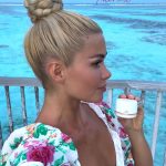 Pamela Reif Instagram – Tutorial 💕 Braided Bun with my @ela.beauty baby hair wax 💨 a perfect sleek bun, that will survive anyyyy weather and extreme wind – watch me 😂🌬️

I am using my 100% natural wax instead of hairspray, because hairspray is basically liquid glue aka. liquid plastic 🧴Which is not nice for the hair, breathing it in is most definitely not nice for your lungs 🫁 & the packaging (a spray can) is also a tricky topic 🌍 I know, hairspray is sometimes just necessary, also for me during photo shoots. But for ponytails & sleek looks I do have the perfect natural solution for us 🤜🏼🤛🏼

éla hair wax:
– 100% natural 
– certified natural cosmetics
– nothing toxic inside of here
– based on beeswax, mango butter and cornstarch 
– this makes it smooth and sticky at the same time. It holds all of the hair in place, but also moisturises and cares for our hair at the same time. So using a lot will not make them stiff, hard & potentially break them. 
– if you wash your hair afterwards, it comes out veryyy easily as well. I never have to rub intensely to get out the waxy feeling 💦

#haircare #natural #elabeauty #tutorial #braidedbun #sleeklook