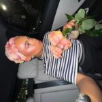 Paola Locatelli Instagram – LOEWE et ses motifs floraux 
@jonathan.anderson 10/10
@diorbeauty @odilejimenezmua 
@ghdfrance @clotildehairstylist