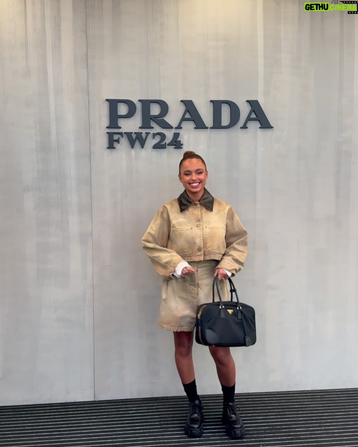 Paola Locatelli Instagram - volants, froufrous & noeuds @prada 💟 Milan, Italy