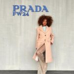 Paola Locatelli Instagram - entre le bureau et la nature @prada #FW24 Milano, Italia