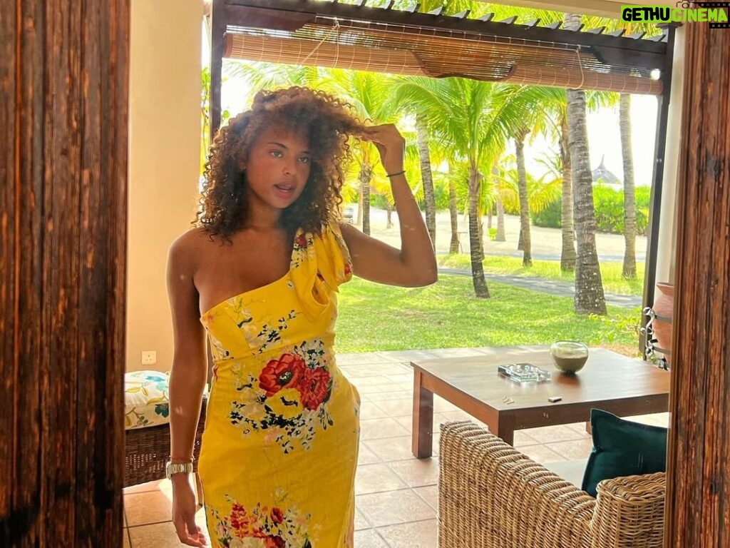 Paola Locatelli Instagram - boire manger bronzer 💕🎀 Mauritius, Le Morne