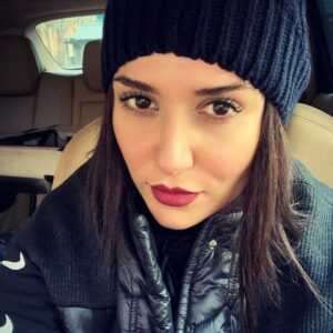 Parinaz Izadyar Instagram - 🤳