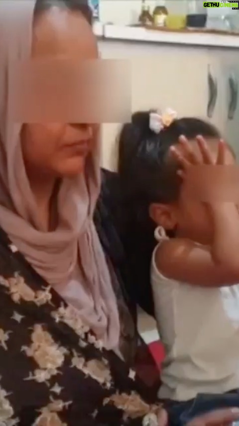 Parinaz Izadyar Instagram - . سلام به روی ماهتون یه تعدادی مادر سرپرست خانوار پیدا کردیم که خودشون و بچه های کوچیک شون تو این شرایط بحرانی به خاطر نداشتن پول پیش یا عقب افتادن اجاره خونه این آلونک های کوچیک شون رو هم دارن از دست میدن . . شماره زیر فقط مخصوص کمک به مادران سرپرست خانواری هستش که دارن بی سرپناه میشن . اگه کسی از دستش برمیاد می تونه تو این ماجرا کمک حال این عزیزان باشه . کمک کنیم بی سر پناه نشوند ۶۰۳۷۹۹۱۱۹۹۵۰۶۱۰۰ *780*35260# #اجاره #اجاره_بها #ودیعه #مادران_سرپرست_خانوار #مادر #کودکان #مهرآفرین