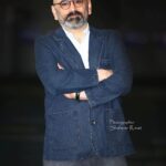 Parinaz Izadyar Instagram - ۲۸ تیرماه پیوندی میان سینما و نابینایان است‎ . استقبال فوق العاده از اولین گردهمایی سوینا ( سینمای ویژه نابینایان) با اکران فیلم «سرخ پوست» که روز گذشته با حضور بیش از ٢٥٠ نفر نابينا در پردیس سینمایی چهارسو برگزار شد. . ‏‎این رویداد که برای نخستین بار در ایران اتفاق افتاد، به همت گلاره عباسی موسس«سوینا» (سینمای ویژه نابینایان) و با حضور پری ناز ایزدیار، نیما جاویدی، پوریا عالمی، سمیرا حسن پور، مهدی رحمانی و فرشاد آذرنیا برگزار شد. . ‏‎در این اکران، حبیب رضایی بازیگر فیلم «سرخ پوست» به صورت زنده گفتارهای صوتی مورد نظر را همزمان با پخش فیلم برای دریافته نابینایان گرانقدر بازگو‌ کرد که برای حاضرین تجربه بسیارموفق و تاثیرگذاری بودو نابينايان اين اتفاق را از طريق سايت رسانه ای بصورت اينترنتی برای سراسر كشور بطور مستقيم پوشش خبری دادند که بسیار مورد توجه قرار گرفت. . نکته قابل توجه این اکران استقبال فوق العاده نابینایان عزیز و خانواده هایشان از کل مراسم بود و آنها این اکران را آغاز پیوندی میان سینما و نابینایان دانستند. ‏‎سوینا (سینمای ویژه نابینان) تصمیم دارد هرماه در ‏‎پردیس چارسو یکی از فیلم های روز اکران شده را برای هموطنان نابینا با همین روش ویژه و با هماهنگی عوامل فیلمها،به نمایش گذارد. . ‏‎عکس / شهپر آرمات