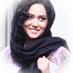 Parinaz Izadyar Instagram - دومين اكران مردمى #سرخپوست 💜 makeup: @saye_gholami 🎨