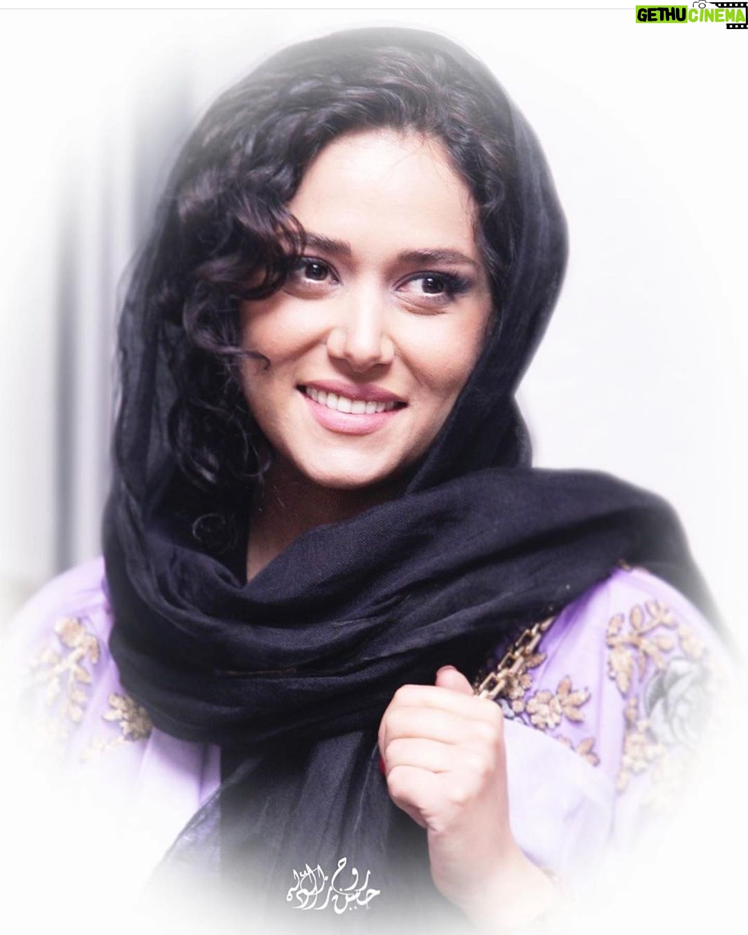 Parinaz Izadyar Instagram - دومين اكران مردمى #سرخپوست 💜 makeup: @saye_gholami 🎨