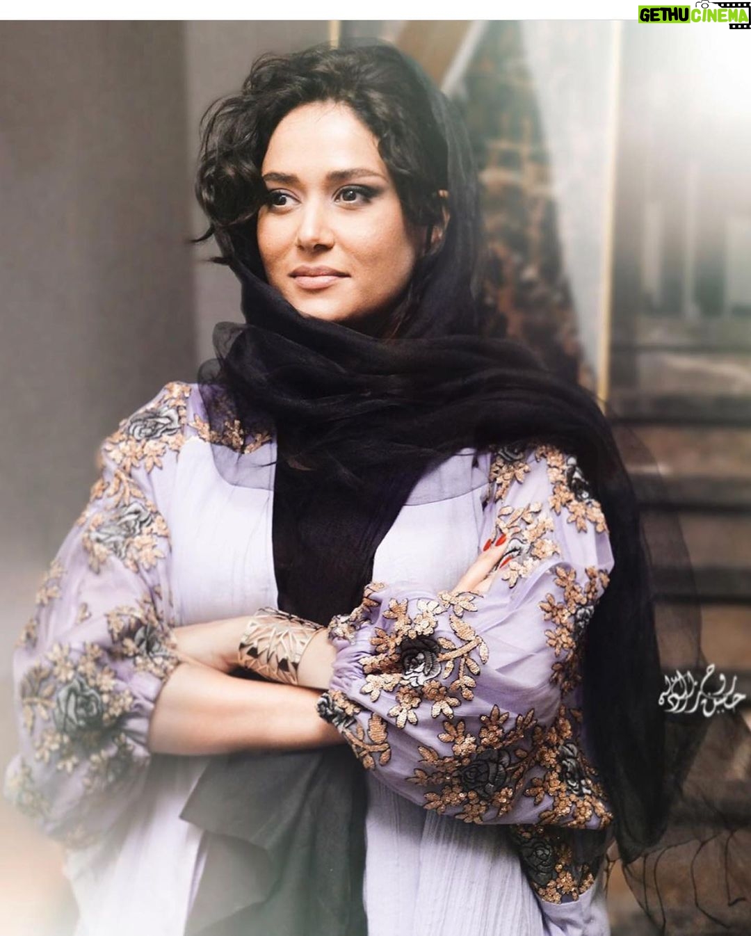 Parinaz Izadyar Instagram - دومين اكران مردمى #سرخپوست 💜 makeup: @saye_gholami 🎨