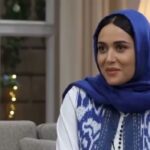 Parinaz Izadyar Instagram - آقای طهماسب عزیز کودکی و نوجوانی و حتی بزرگسالی ما بدون شما بی معناست ، اولین مهمان مهمانی شما بودن ، افتخار بزرگی بود ❤️ . ‏@mehmooni.series #مهمونی #ایرج_طهماسب