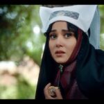 Parinaz Izadyar Instagram - تو ز من پُرس قدر روز وصال تشنه داند که چیست آب زلال ‌. ❤️ نوبت #جیران 👸🏻 است که قصه عاشقانه‌اش را -از ورای تاریخ- بازگو کند. ‌. ✨ پس این وعده عاشقانه را یادداشت کنید؛ جمعه‌ها، به وقت جیران، از #فیلیمو ۲۴ دی ماه ۱۴۰۰ این قصه آغاز می‌شود... . کارگردان: حسن فتحی تهیه‌کننده: اسماعیل عفیفه نویسندگان: احسان جوانمرد و حسن فتحی طراحی و ساخت آنونس: حمید نجفی‌راد . ‏@filimocom ‏@jeyranseries_official