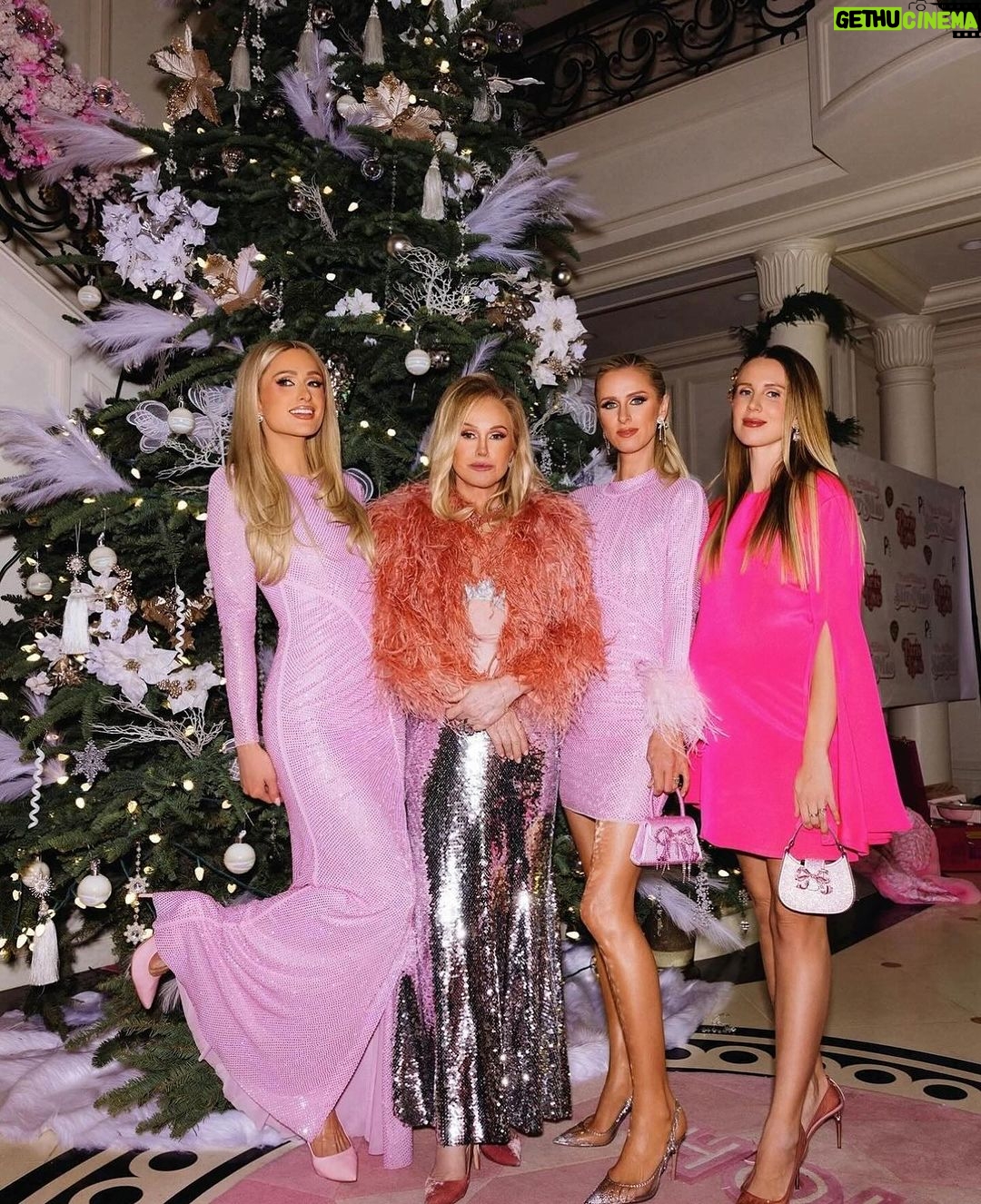 Paris Hilton Instagram - Celebrating the most important women in my life this International Women’s Day! 💖👑✨ Here’s to the incredible women who inspire me every day. 🥹 #InternationalWomensDay