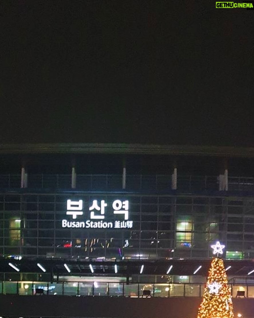 Park Bo-gum Instagram - 따뜻했던 부산 여행🧳 #뮤지컬_렛미플라이 Busan Cultural Center - 부산문화회관 중극장