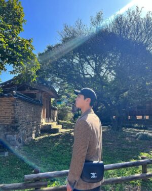 Park Bo-gum Instagram - 언젠가 추억하며 ‘그때 우리 좋았었다’ 말할 수 있을 여행

#셀린느옴므 #셀린느바이에디슬리먼