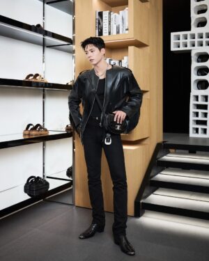 Park Bo-gum Instagram - A MOMENT FROM MY LAYOVER IN TOKYO OMOTESANDO

#CELINE #CELINEBYHEDISLIMANE #BOGUMXCELINE