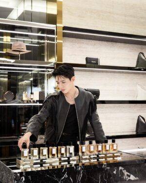 Park Bo-gum Instagram - A MOMENT FROM MY LAYOVER IN TOKYO OMOTESANDO

#CELINE #CELINEBYHEDISLIMANE #BOGUMXCELINE