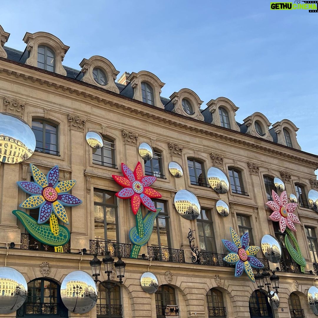 Park Bo-gum Instagram - Un pas en avant, deux pas en arrière🧡 Paris, France