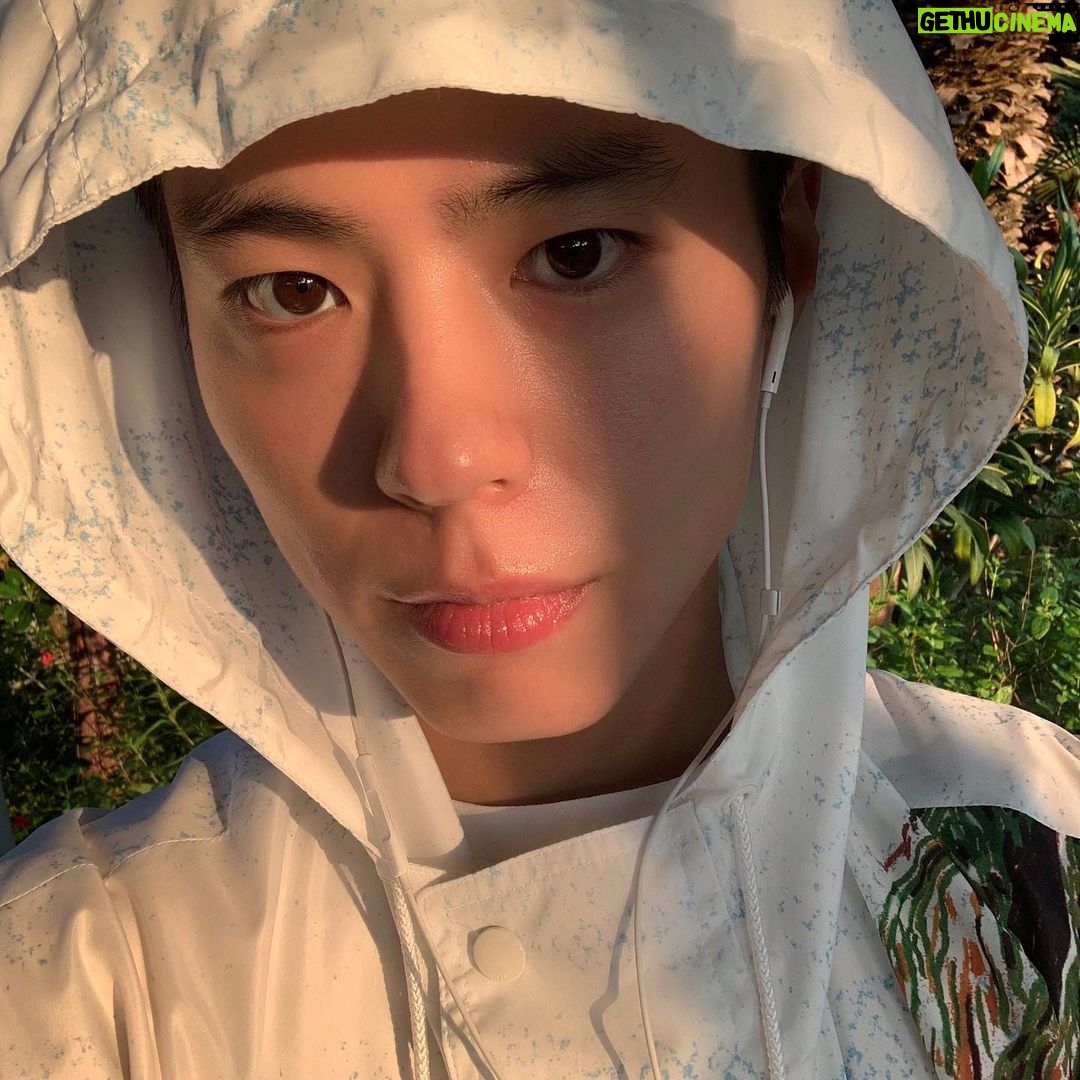 Park Bo-gum Instagram - Un pas en avant, deux pas en arrière🧡 Paris, France