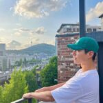 Park Bo-gum Instagram – “밝아져라“ ”맑아져라“ 
기쁨 한 송이 받으시고 내내 행복하십시오🌹