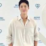 Park Bo-gum Instagram – Would you #BeAWaterLover ?

#비오템 #워터러버 #비치클리닝 송지호해변