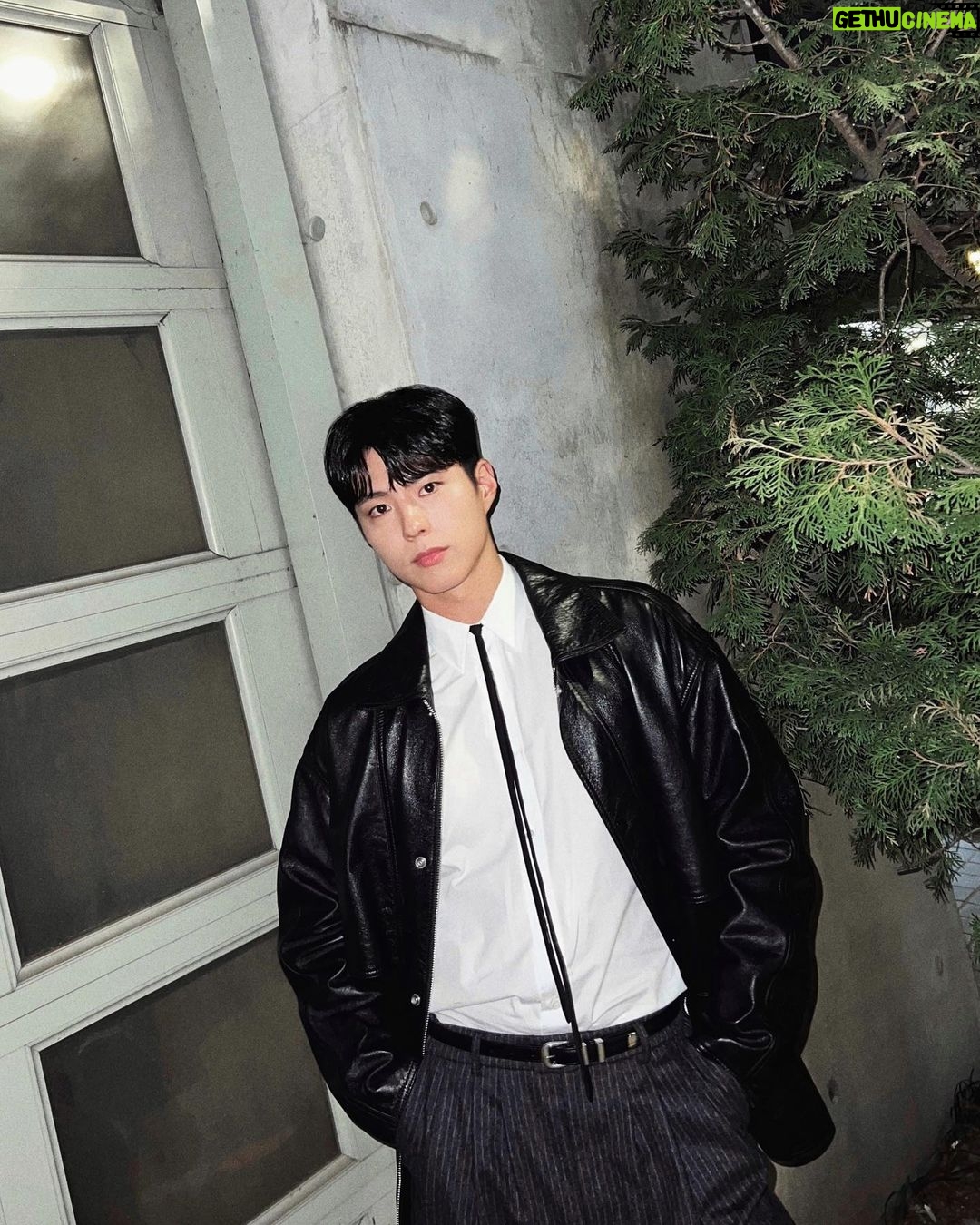 Park Bo-gum - 2.2 Million Likes - COME AND TAKE A LOOK-WE
#CELINE #CELINEBYHEDISLIMANE