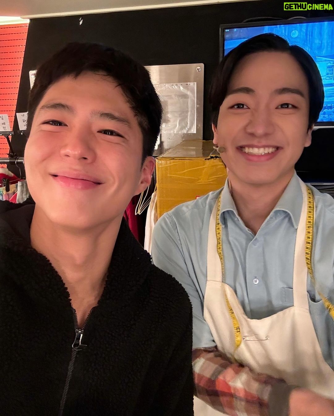 Park Bo-gum Instagram - 상상만 해봤던 일, 가보지 못한 길을 동행하며 제게 날개를 달아준 #뮤지컬_렛미플라이 배우분들과 스태프분들 그리고 봄날의 햇살 같은 관객 여러분들께 진심으로 감사드립니다!
- 행복 디자이너 N.1