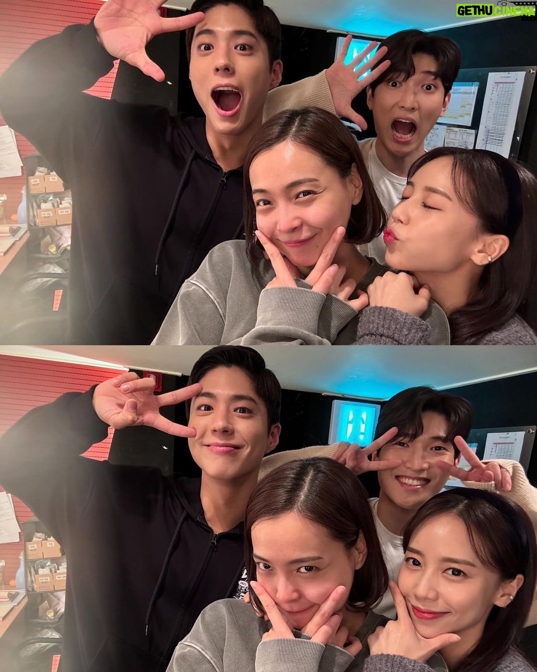 Park Bo-gum Instagram - 상상만 해봤던 일, 가보지 못한 길을 동행하며 제게 날개를 달아준 #뮤지컬_렛미플라이 배우분들과 스태프분들 그리고 봄날의 햇살 같은 관객 여러분들께 진심으로 감사드립니다!
- 행복 디자이너 N.1