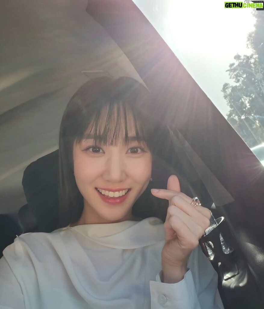 Park Eun-bin Instagram - 저는 오늘 대만에서 #무인도의디바 7회 볼 겁니다☺️🫶 in Taipei📺 잠시 후 9시20분에 본방사수 부탁드려용😘❣️