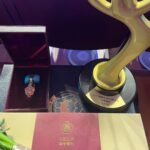 Park Eun-bin Instagram - #231021 국무총리표창을 받았습니다🏆 대중문화예술의 시작과 끝엔 언제나 수많은 사람들의 헌신과, 특별한 애정이 깃들어 있다고 생각합니다. 하나의 작품을 완성하기 위해 얼마나 많은 분들의 노고가 필요한지, 얼마나 많은 시간의 인내와 책임감이 필요한지 매번 새롭게 느끼고 배우고 있는데요. 그런 현장에서 늘 함께 호흡하며 자라왔기에 더욱 감사함이 큽니다! 표창을 수여해주셔서 진심으로 감사합니다🎖🙏