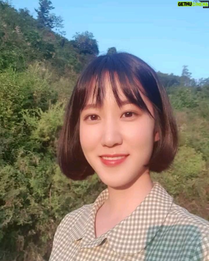 Park Eun-bin Instagram - 2019년에 촬영했던 영화🎬 #1947보스톤 이 상영중입니다🍿 추석 연휴 편안히, 즐겁게, 극장에서 #옥림 과 힘차게 보내요🫂 😁👍