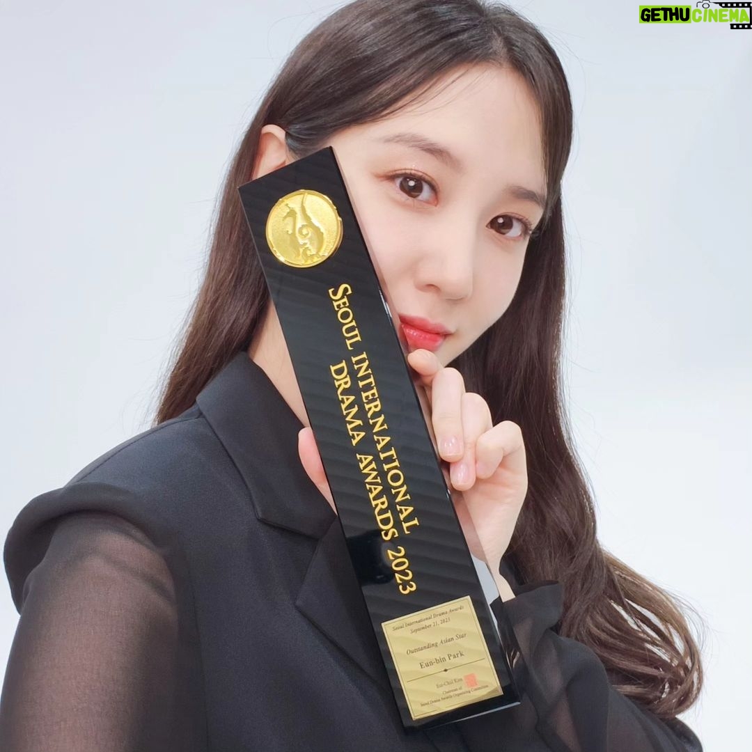 Park Eun-bin Instagram - 빙고들 덕분에🫶 2023 #서울드라마어워즈 에서 #아시아스타상 을 받았습니다🏆 모두 감사하고 또 사랑합니다 나의 빙고빙고🩷💚