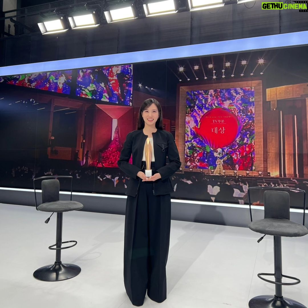 Park Eun-bin Instagram - 🏆트로피 전달 받고, 인터뷰 하고 왔습니다🤗 ✨️