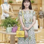 Park Eun-bin Instagram – #광고 화사하게 리뉴얼된 토리버치 신세계 센텀시티점을 방문했습니다👣 

#ToryBurch 의 라이프스타일을 경험할 수 있는 공간에서 2023 토리버치 신제품을 살펴봤는데요☺️ 

1990년대 뉴욕의 미니멀한 감성을 직접 느껴보세요! 

#토리버치 #신세계센텀 #ToryBurchSS23 @toryburch 🌼