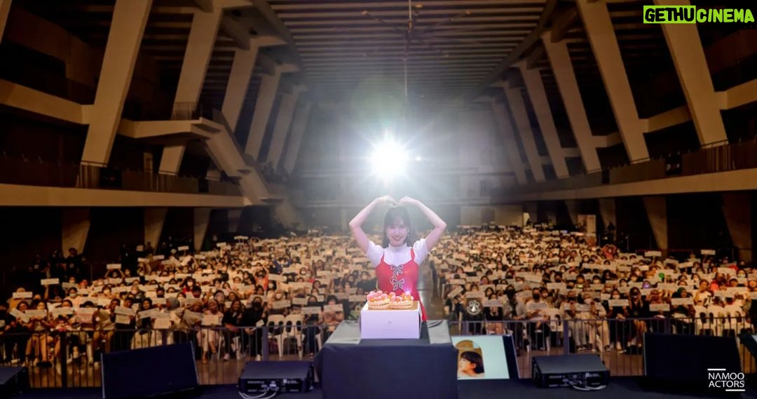 Park Eun-bin Instagram - #은빈노트_빈칸 2022 Asia Fan Meeting Tour 🔚✨️ #EUNBINNOTE_BINKAN in Kuala Lumpur 🐇 #20221224 💌 아시아 투어와 함께 2022년을 마무리합니다🧤✨️ 이렇게 빈칸을 채워주시기 위해 각국 각지에서 모여주셨던 많은 분들께 감사 인사 드립니다🙇♀️❤️ 비어있는 공간이 빛나는 공간으로 확실히 채워진 것을 보고, 듣고, 느끼고, 참 행복한 여정이었습니다. 우리가 함께했던 시간...🌟 지나고 다시 추억할 때 분명 '함께' 행복했다고, 그때그때 서로에게 집중했던 소중한 순간들을 꼭 좋은 기억으로 간직할 수 있기를 바랍니다🙏🌕🐇 최선을 다해 빈칸을 아름답게 꾸며주셨던 모든 분들께 감사합니다🙇♀️💋 덕분에 무사히, 행복 가득히 마무리하고 2023년으로 나아갑니다🏃♀️❤️🔥 2022년을 특별하게 보낼 수 있게 해주셨던 이 세상의 사랑 가득한 많은 분들께도 정말 고맙습니다!🙇♀️💕 2023년, 모두모두 건강 잘 챙기시고 웃는 일이 가득한 새해 보내시길 소망합니다🙏 새해 복 많이 받으세요!!!🐰✨️ I'm so grateful for your support and love this year. I wish you all the best in 2023!🥰🍀 #HappyNewYear 🎉