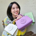 Park Eun-bin Instagram – #광고 Everyday, the Ella Bio Tote💜🤍💚💛 

#ToryBurchSS23 #ToryBurchBags 
#ToryBurch #토리버치 🌼