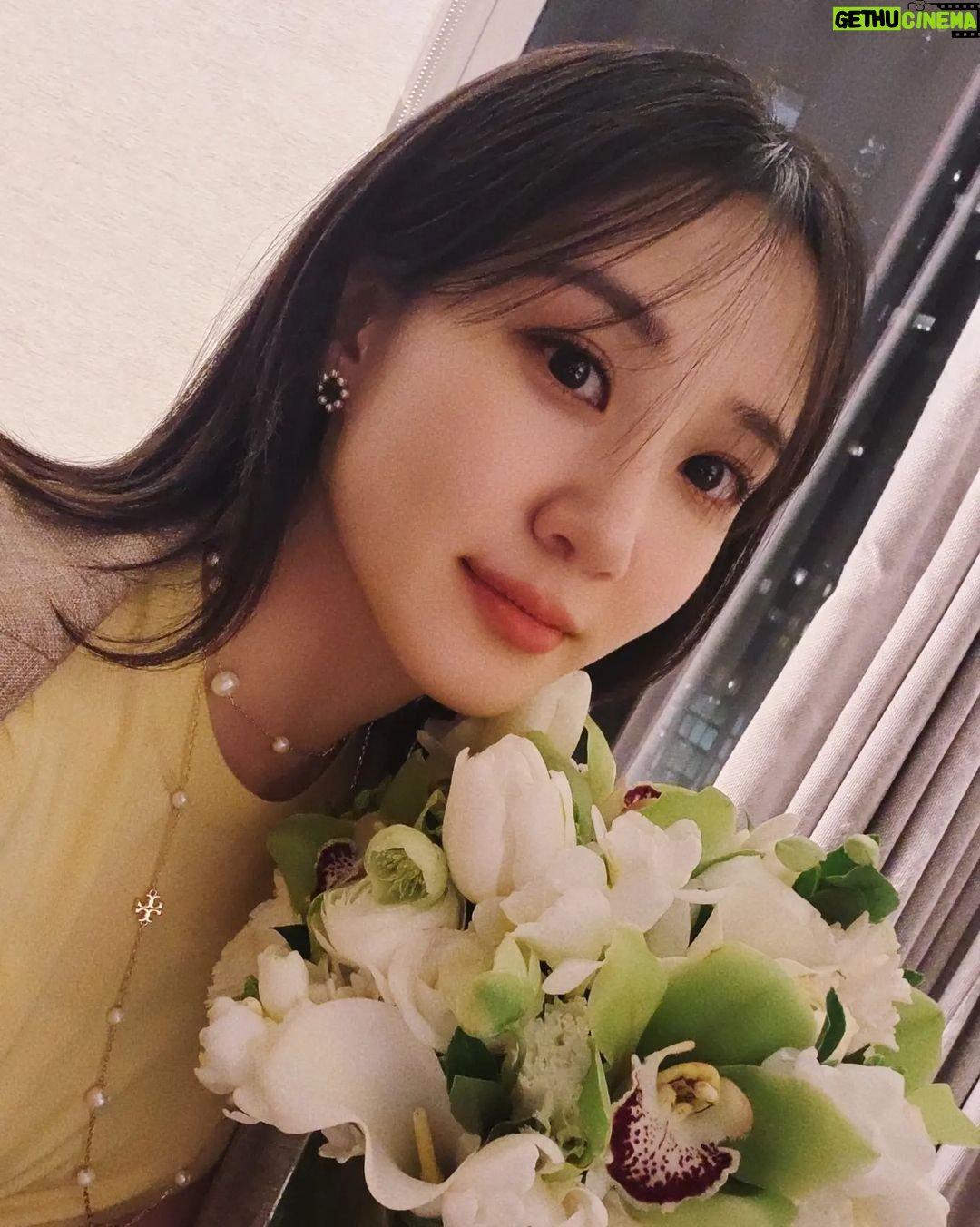 Park Eun-bin Instagram - @toryburch & @Wkorea in New York๐ฝ #ToryBurch #ํ ๋ฆฌ๋ฒ์น & EUNBIN ๐๐ #ToryBurchSS23 #ToryBurchFW23 & Behind ๐งก