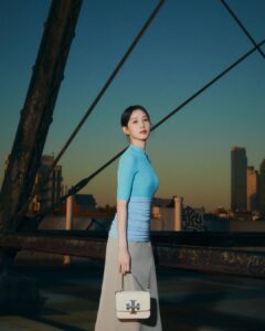 Park Eun-bin Instagram - @toryburch & @Wkorea in New York🗽 #ToryBurch #토리버치 & EUNBIN 🧡 #ToryBurchSS23