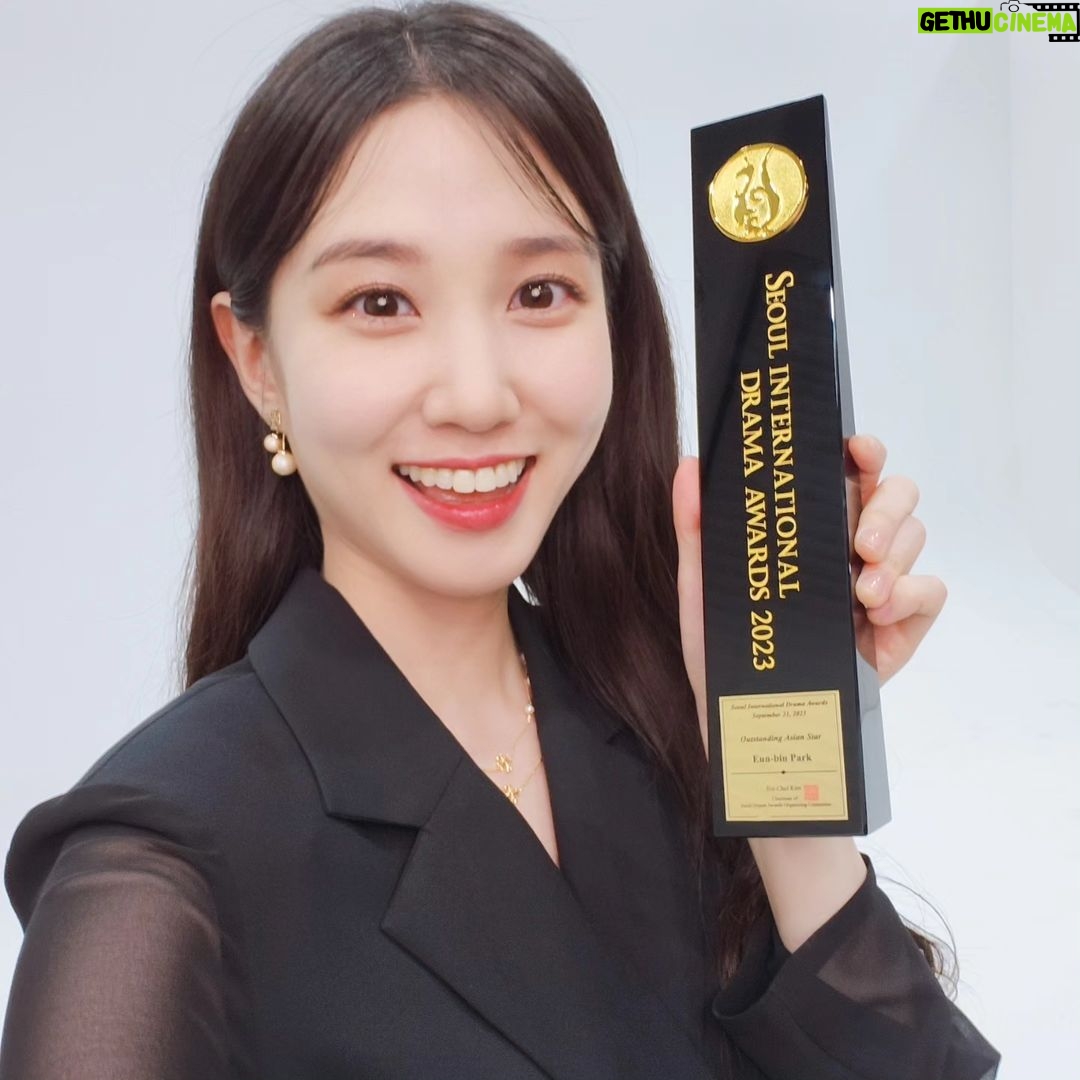 Park Eun-bin Instagram - 빙고들 덕분에🫶 2023 #서울드라마어워즈 에서 #아시아스타상 을 받았습니다🏆 모두 감사하고 또 사랑합니다 나의 빙고빙고🩷💚