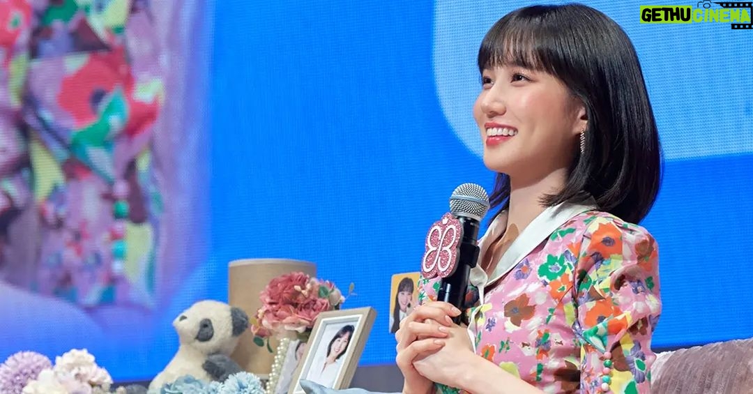 Park Eun-bin Instagram - #은빈노트_빈칸 2022 Asia Fan Meeting Tour 🔚✨️ #EUNBINNOTE_BINKAN in Tokyo 🐇 #20221119 💌 아시아 투어와 함께 2022년을 마무리합니다🧤✨️ 이렇게 빈칸을 채워주시기 위해 각국 각지에서 모여주셨던 많은 분들께 감사 인사 드립니다🙇♀️❤️ 비어있는 공간이 빛나는 공간으로 확실히 채워진 것을 보고, 듣고, 느끼고, 참 행복한 여정이었습니다. 우리가 함께했던 시간...🌟 지나고 다시 추억할 때 분명 '함께' 행복했다고, 그때그때 서로에게 집중했던 소중한 순간들을 꼭 좋은 기억으로 간직할 수 있기를 바랍니다🙏🌕🐇 최선을 다해 빈칸을 아름답게 꾸며주셨던 모든 분들께 감사합니다🙇♀️💋 덕분에 무사히, 행복 가득히 마무리하고 2023년으로 나아갑니다🏃♀️❤️🔥 2022년을 특별하게 보낼 수 있게 해주셨던 이 세상의 사랑 가득한 많은 분들께도 정말 고맙습니다!🙇♀️💕 2023년, 모두모두 건강 잘 챙기시고 웃는 일이 가득한 새해 보내시길 소망합니다🙏 새해 복 많이 받으세요!!!🐰✨️ I'm so grateful for your support and love this year. I wish you all the best in 2023!🥰🍀 #HappyNewYear 🎉