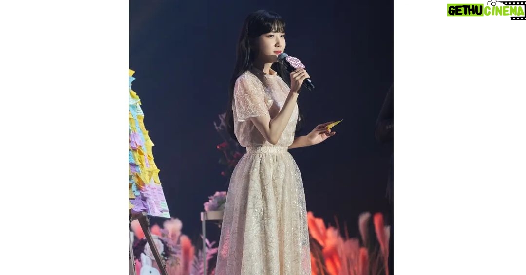 Park Eun-bin Instagram - #은빈노트_빈칸 2022 Asia Fan Meeting Tour 🔚✨️ #EUNBINNOTE_BINKAN in Bangkok 🐇 #20221105 💌 아시아 투어와 함께 2022년을 마무리합니다🧤✨️ 이렇게 빈칸을 채워주시기 위해 각국 각지에서 모여주셨던 많은 분들께 감사 인사 드립니다🙇♀️❤️ 비어있는 공간이 빛나는 공간으로 확실히 채워진 것을 보고, 듣고, 느끼고, 참 행복한 여정이었습니다. 우리가 함께했던 시간...🌟 지나고 다시 추억할 때 분명 '함께' 행복했다고, 그때그때 서로에게 집중했던 소중한 순간들을 꼭 좋은 기억으로 간직할 수 있기를 바랍니다🙏🌕🐇 최선을 다해 빈칸을 아름답게 꾸며주셨던 모든 분들께 감사합니다🙇♀️💋 덕분에 무사히, 행복 가득히 마무리하고 2023년으로 나아갑니다🏃♀️❤️🔥 2022년을 특별하게 보낼 수 있게 해주셨던 이 세상의 사랑 가득한 많은 분들께도 정말 고맙습니다!🙇♀️💕 2023년, 모두모두 건강 잘 챙기시고 웃는 일이 가득한 새해 보내시길 소망합니다🙏 새해 복 많이 받으세요!!!🐰✨️ I'm so grateful for your support and love this year. I wish you all the best in 2023!🥰🍀 #HappyNewYear 🎉