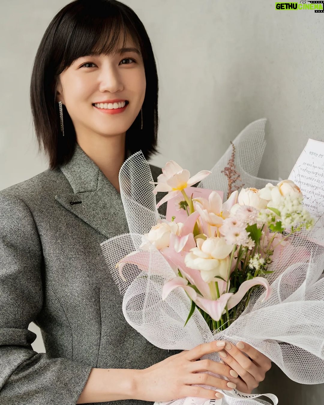 Park Eun-bin Instagram - 2022년 미국비평가협회(The Critics Choice Association·CCA)가 주관한 '아시아 태평양 시네마&TV'(Asian Pacific Cinema & Television) 창립 기념 시상식에서 TV 부문 라이징 스타상을 수상했습니다🏆 영광입니다❤ Thank you so much again🙏❤️ #ExtraordinaryAttorneyWoo 💋