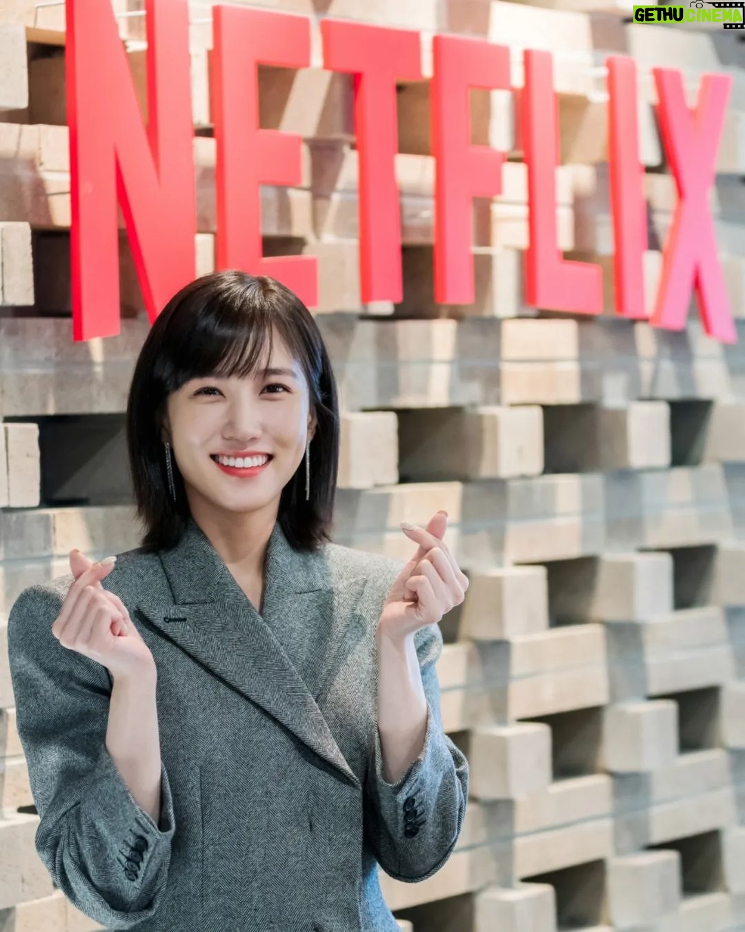 Park Eun-bin Instagram - 2022년 미국비평가협회(The Critics Choice Association·CCA)가 주관한 '아시아 태평양 시네마&TV'(Asian Pacific Cinema & Television) 창립 기념 시상식에서 TV 부문 라이징 스타상을 수상했습니다🏆 영광입니다❤ Thank you so much again🙏❤️ #ExtraordinaryAttorneyWoo 💋
