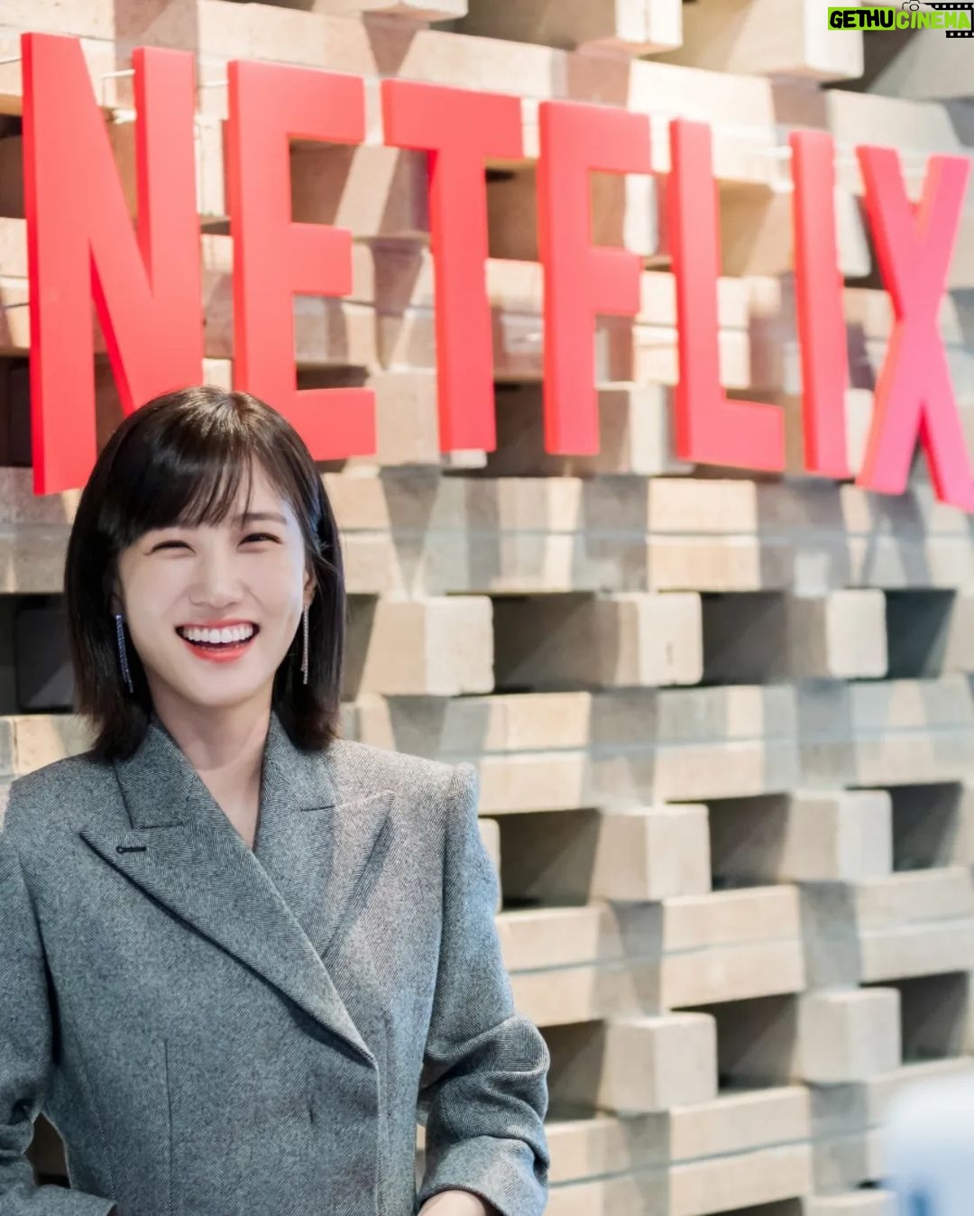Park Eun-bin Instagram - 2022년 미국비평가협회(The Critics Choice Association·CCA)가 주관한 '아시아 태평양 시네마&TV'(Asian Pacific Cinema & Television) 창립 기념 시상식에서 TV 부문 라이징 스타상을 수상했습니다🏆 영광입니다❤ Thank you so much again🙏❤️ #ExtraordinaryAttorneyWoo 💋
