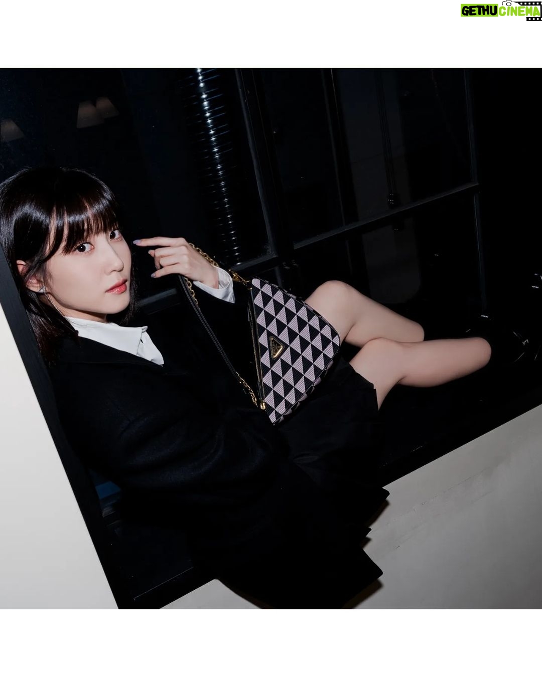 Park Eun-bin Instagram - ππ€ππ€ #κ΄κ³ #PradaSymbole #PradaTriangle @pradaππ€ππ€