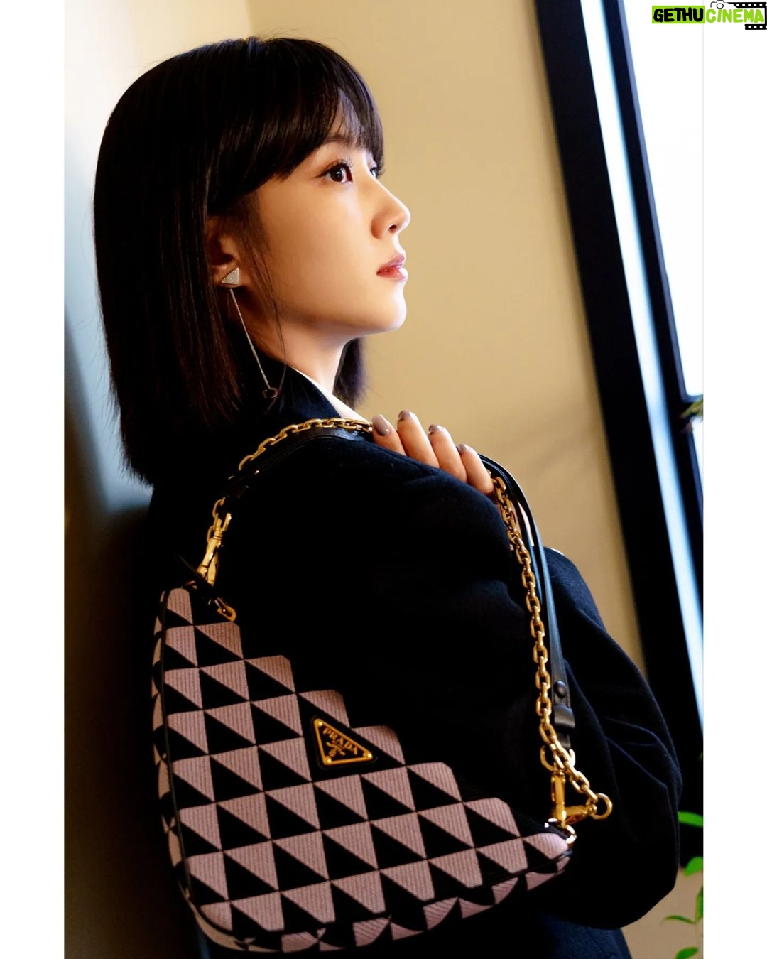 Park Eun-bin Instagram - ππ€ππ€ #κ΄κ³ #PradaSymbole #PradaTriangle @pradaππ€ππ€