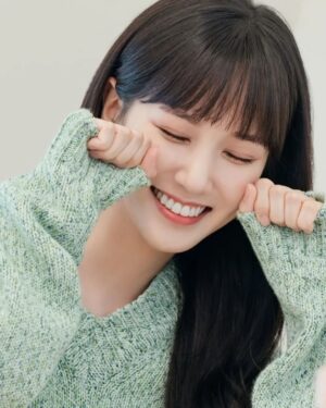 Park Eun-bin Instagram - 드디어 내일, 우리 만나요🍀
#은빈노트_빈칸 🐰📒